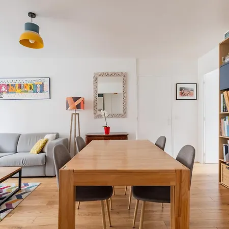 Veeve - Parisian Pop Art Apartment