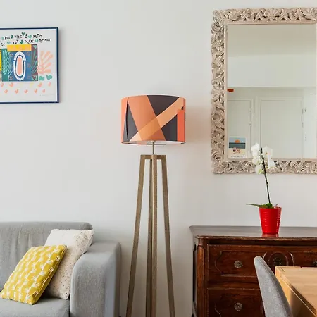 Veeve - Parisian Pop Art Apartment Paris